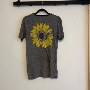 Gray Sunflower Graphic T-Shirt